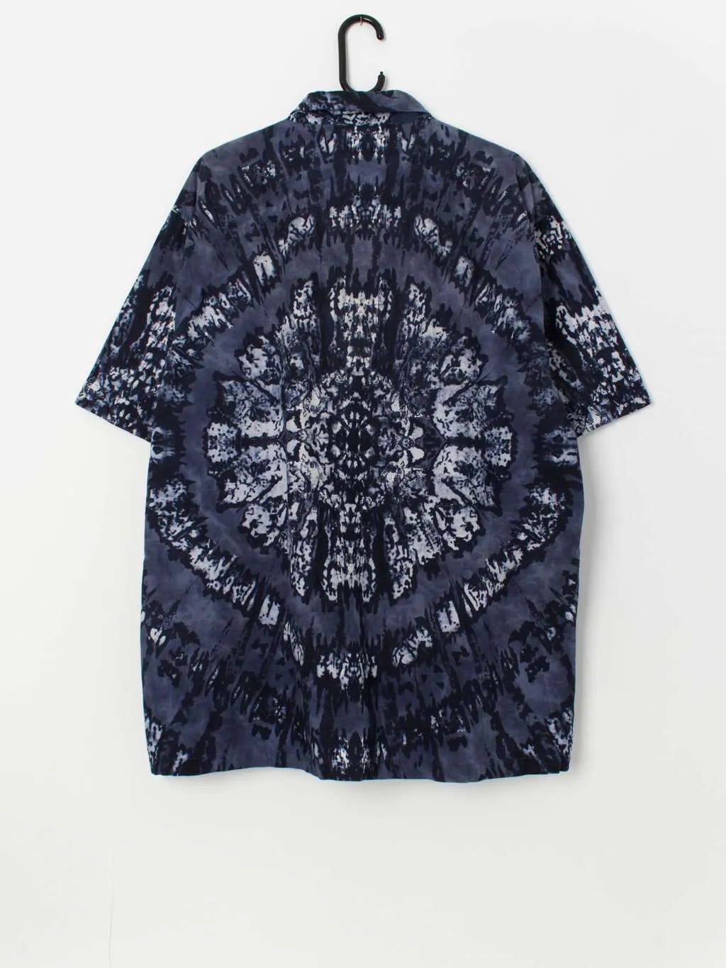 90s vintage tie dye shirt in navy blue – XL