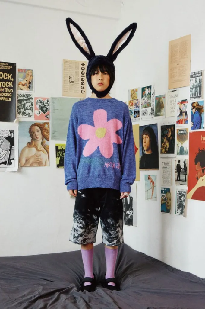 THE MUSEUM VISITOR  |Street Style Logo Sweaters