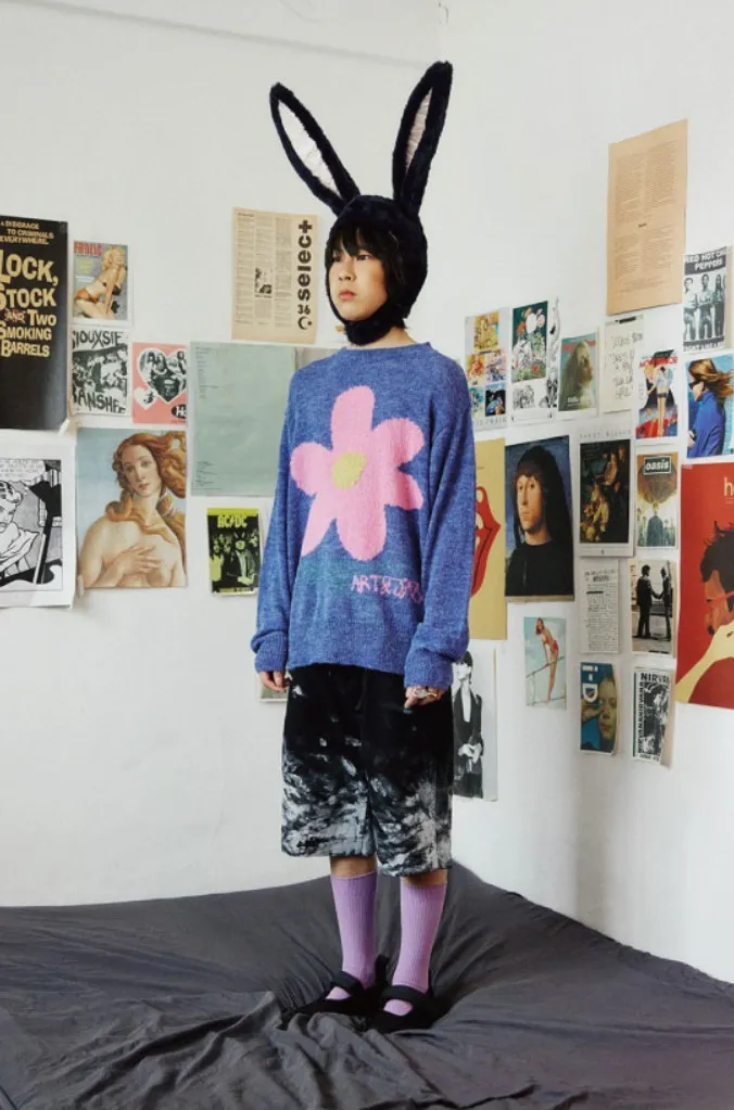 THE MUSEUM VISITOR  |Street Style Logo Sweaters