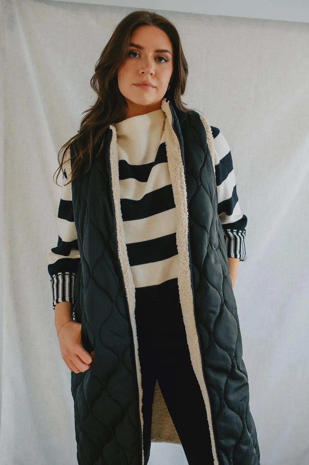 The REVERSIBLE Quilted Sherpa Vest - Black