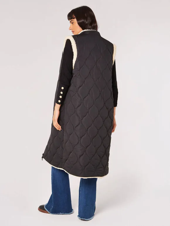 The REVERSIBLE Quilted Sherpa Vest - Black